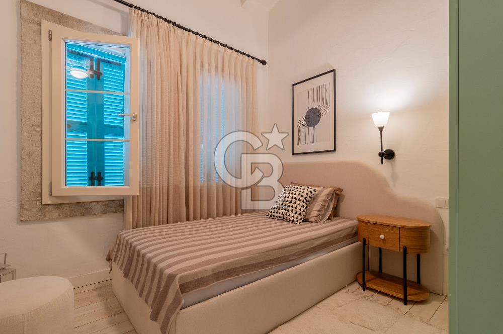 Alaçatı’da Satılık Cumbalı, Eşyalı 3+1 Villa