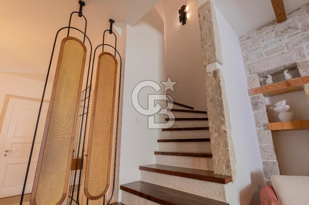 Alaçatı’da Satılık Cumbalı, Eşyalı 3+1 Villa