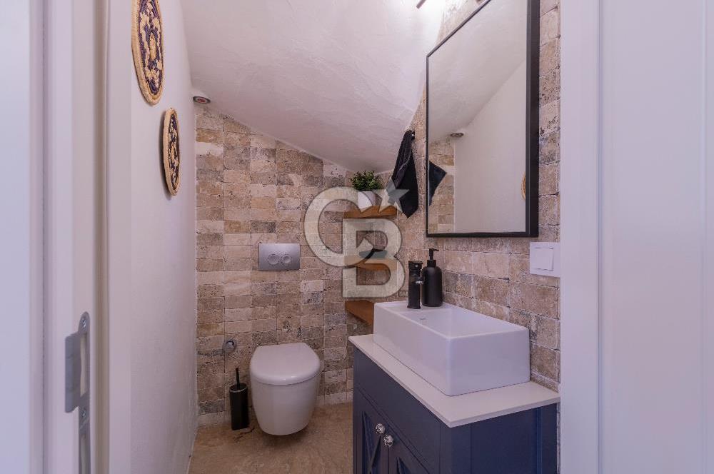 Alaçatı’da Satılık Cumbalı, Eşyalı 3+1 Villa