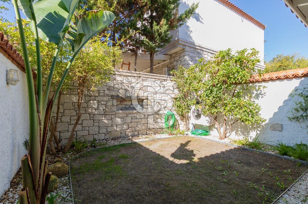 Alaçatı’da Satılık Cumbalı, Eşyalı 3+1 Villa