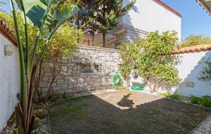 Alaçatı’da Satılık Cumbalı, Eşyalı 3+1 Villa