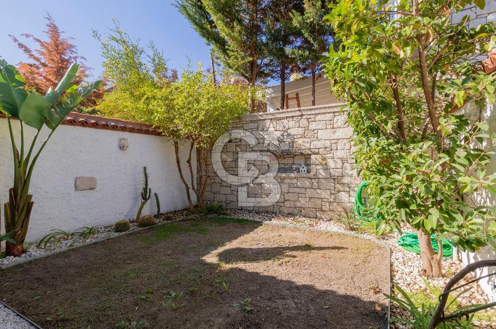 Alaçatı’da Satılık Cumbalı, Eşyalı 3+1 Villa