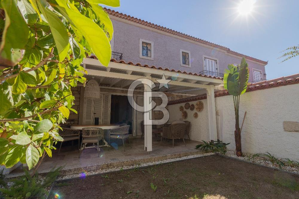 Alaçatı’da Satılık Cumbalı, Eşyalı 3+1 Villa