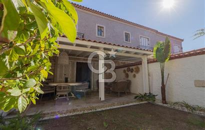 Alaçatı’da Satılık Cumbalı, Eşyalı 3+1 Villa