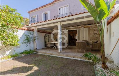 Alaçatı’da Satılık Cumbalı, Eşyalı 3+1 Villa