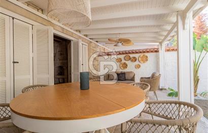 Alaçatı’da Satılık Cumbalı, Eşyalı 3+1 Villa