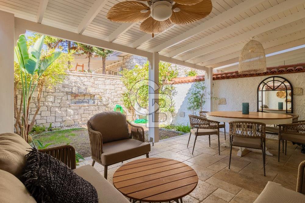 Alaçatı’da Satılık Cumbalı, Eşyalı 3+1 Villa
