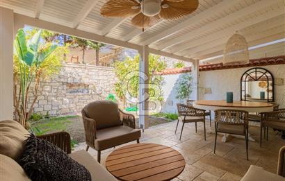 Alaçatı’da Satılık Cumbalı, Eşyalı 3+1 Villa