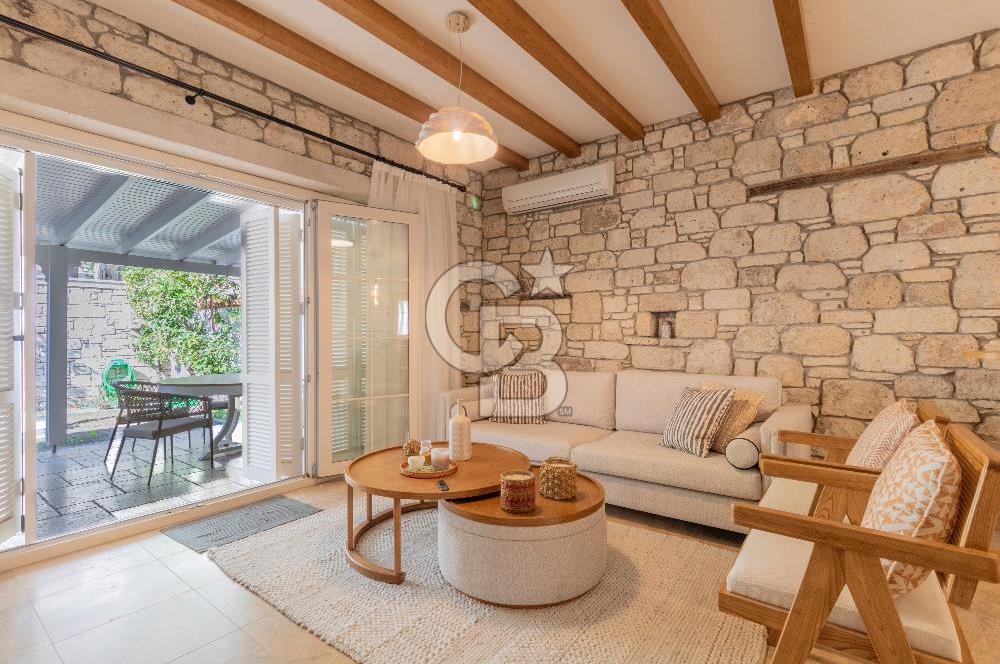 Alaçatı’da Satılık Cumbalı, Eşyalı 3+1 Villa