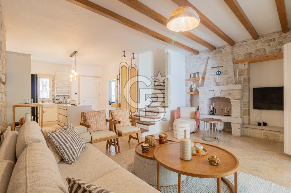 Alaçatı’da Satılık Cumbalı, Eşyalı 3+1 Villa