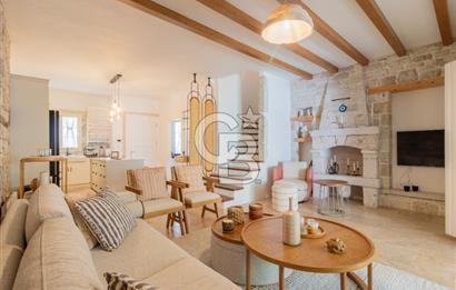 Alaçatı’da Satılık Cumbalı, Eşyalı 3+1 Villa