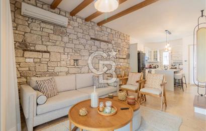 Alaçatı’da Satılık Cumbalı, Eşyalı 3+1 Villa