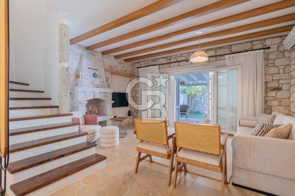 Alaçatı’da Satılık Cumbalı, Eşyalı 3+1 Villa