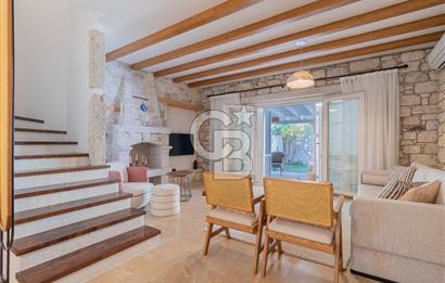 Alaçatı’da Satılık Cumbalı, Eşyalı 3+1 Villa