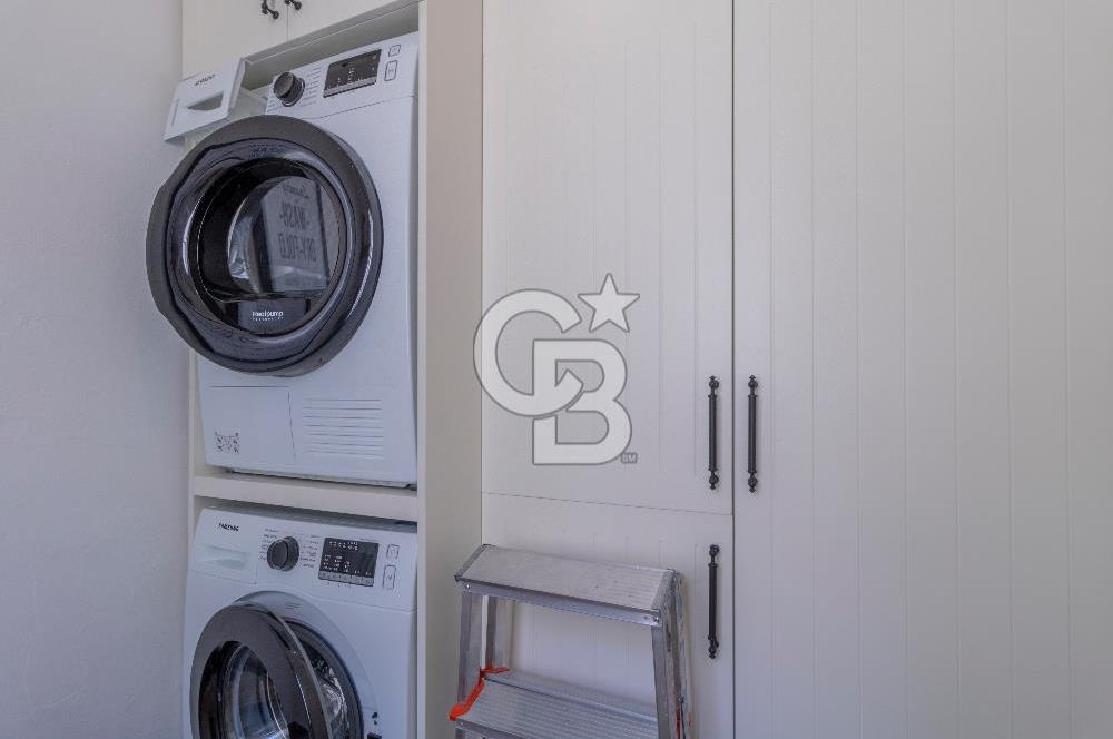 Alaçatı’da Satılık Cumbalı, Eşyalı 3+1 Villa