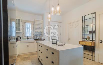 Alaçatı’da Satılık Cumbalı, Eşyalı 3+1 Villa