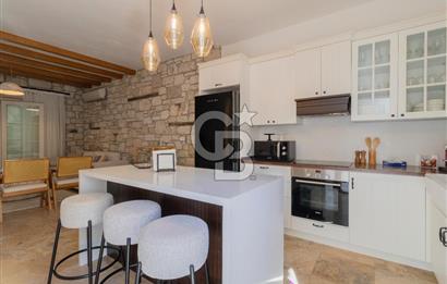 Alaçatı’da Satılık Cumbalı, Eşyalı 3+1 Villa