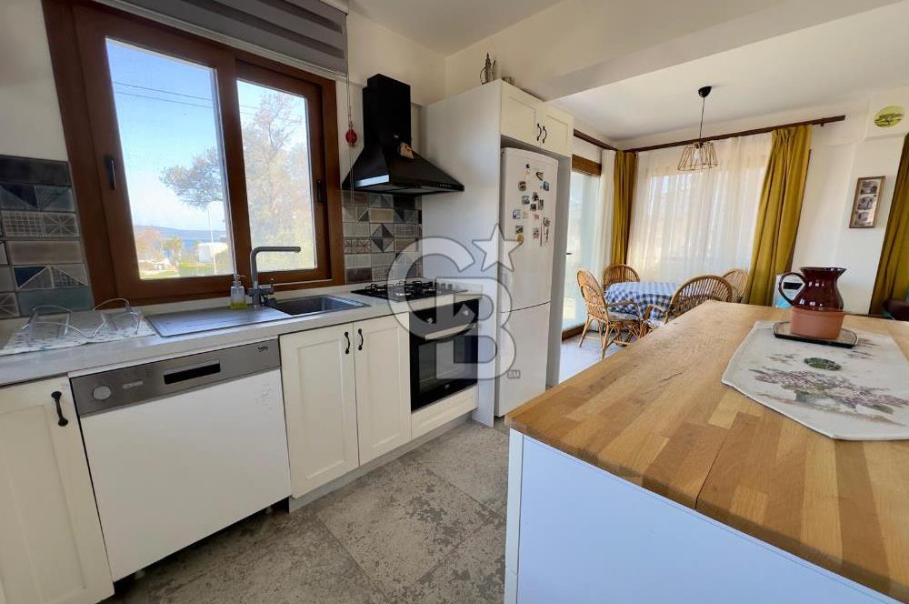 URLA GÜLBAHÇE 302m2 ARSA İÇİNDE SATILIK MÜSTAKİL VİLLA