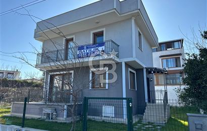 URLA GÜLBAHÇE 302m2 ARSA İÇİNDE SATILIK MÜSTAKİL VİLLA