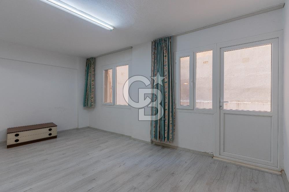 KARŞIYAKA ÇARŞI ARABACILAR SOKAKTA TADİLATLI KİRALIK OFİS BÜRO