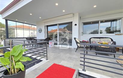Ayvalık'ta Denize Sıfır Sitede Satılık Eşyalı Lüks Villa 