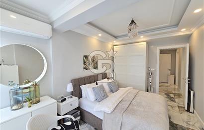 Ayvalık'ta Denize Sıfır Sitede Satılık Eşyalı Lüks Villa 