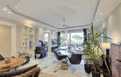 Ayvalık'ta Denize Sıfır Sitede Satılık Eşyalı Lüks Villa 