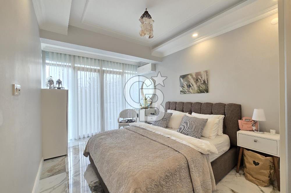 Ayvalık'ta Denize Sıfır Sitede Satılık Eşyalı Lüks Villa 