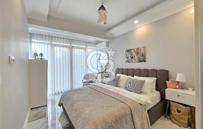 Ayvalık'ta Denize Sıfır Sitede Satılık Eşyalı Lüks Villa 