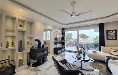 Ayvalık'ta Denize Sıfır Sitede Satılık Eşyalı Lüks Villa 