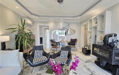 Ayvalık'ta Denize Sıfır Sitede Satılık Eşyalı Lüks Villa 