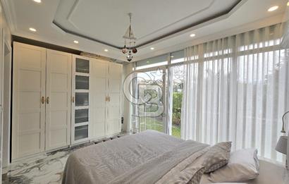 Ayvalık'ta Denize Sıfır Sitede Satılık Eşyalı Lüks Villa 