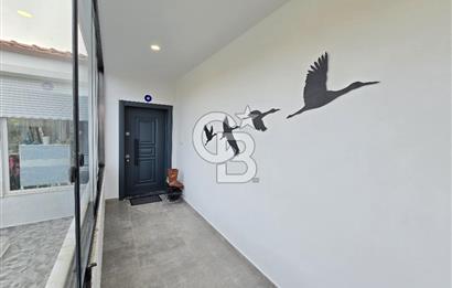 Ayvalık'ta Denize Sıfır Sitede Satılık Eşyalı Lüks Villa 