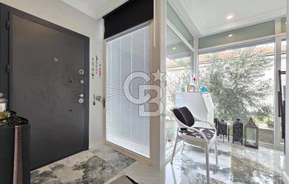 Ayvalık'ta Denize Sıfır Sitede Satılık Eşyalı Lüks Villa 