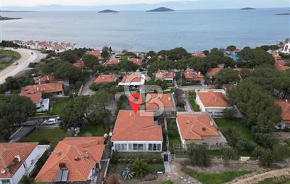 Ayvalık'ta Denize Sıfır Sitede Satılık Eşyalı Lüks Villa 