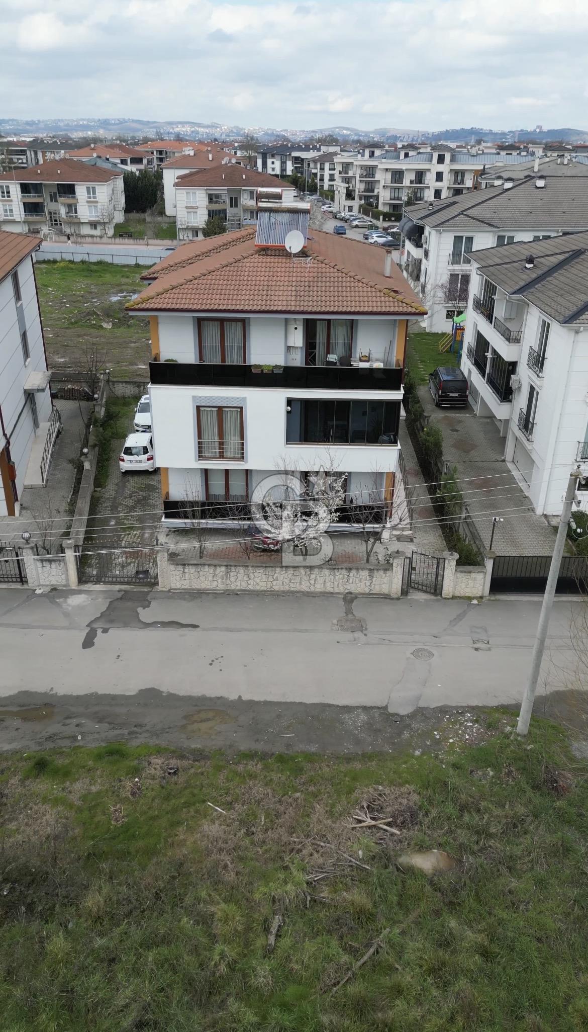 Sakarya Yazlıkta Caddeye Yakın | 165 m² Ferah Yaşam Alanı