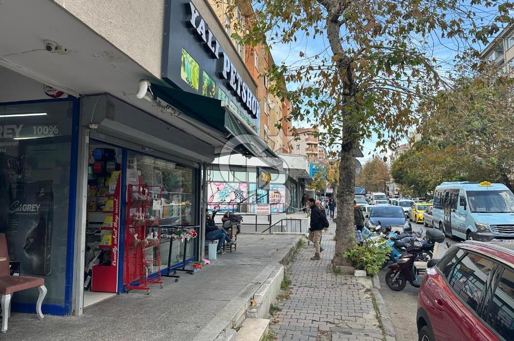 Cadde Üzeri, Kiracılı & Yüksek Arsa Paylı Satılık Dükkan!