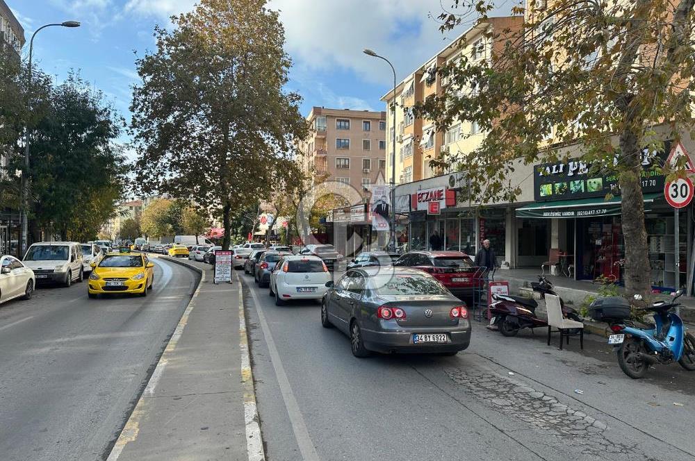 Cadde Üzeri, Kiracılı & Yüksek Arsa Paylı Satılık Dükkan!