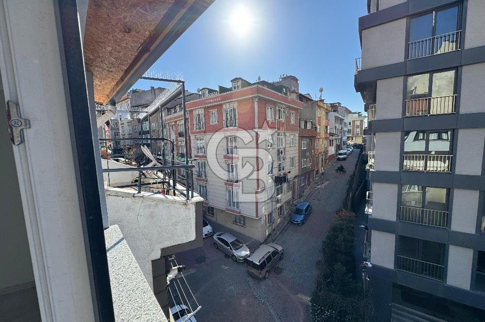 Kağıthane Çeliktepe'de Satılık 3+1 Çatı Katı Daire