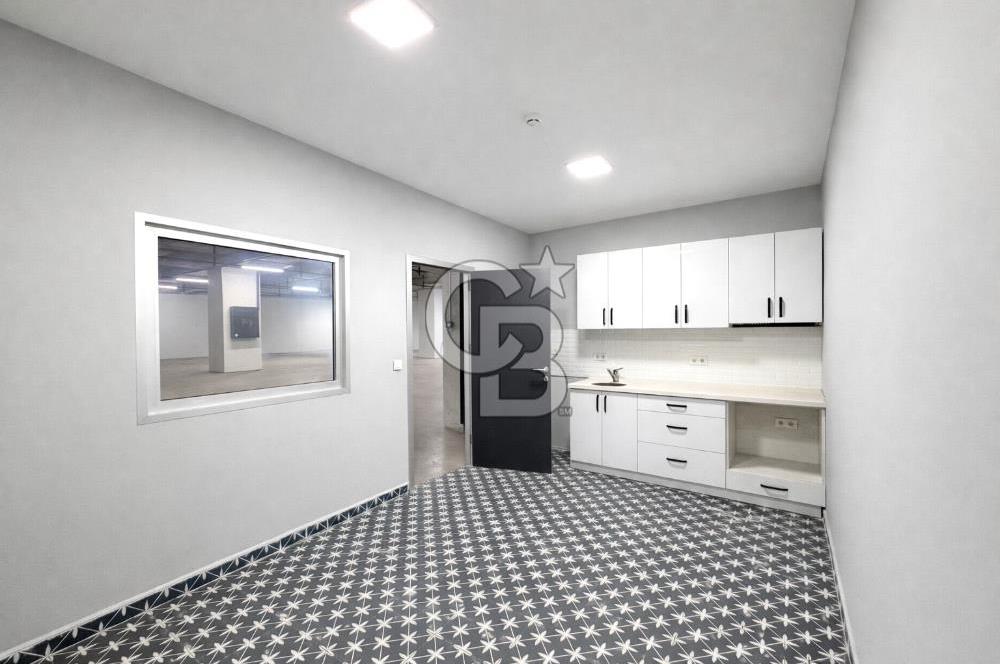 Ataşehir İFM'ye Komşu TEM Yanyolda Kiralık Depo-Ofis Alanı