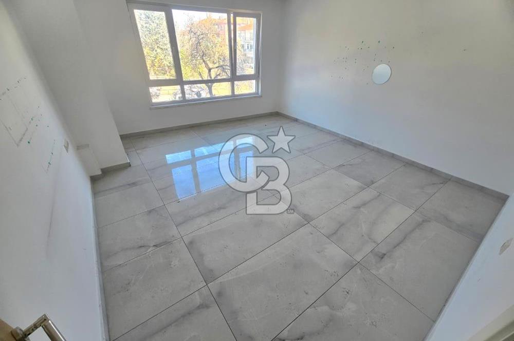 SANATORYUM CAD. ÜZERİ KOMPLE KİRALIK 4 KATLI YAPILI BİNA