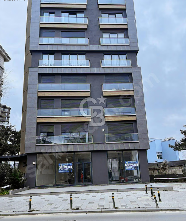 KADIKÖY CEMİL TOPUZLU CD.ÜZERİNDE 15 M. VİTRİNLİ BOŞ DÜKKAN