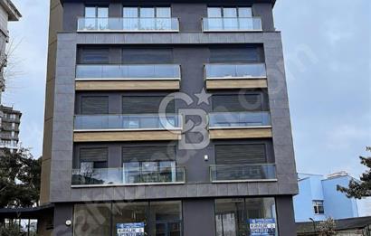 KADIKÖY CEMİL TOPUZLU CD.ÜZERİNDE 15 M. VİTRİNLİ BOŞ DÜKKAN