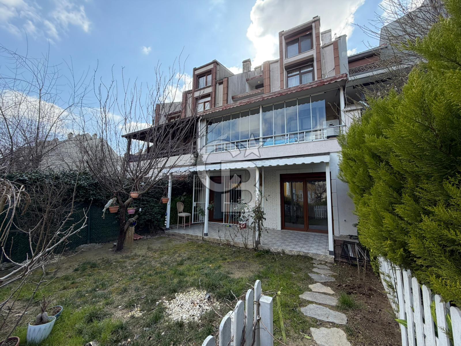 Bahçeşehir 2. Kısımda Bahçeli Kiralık 2+1