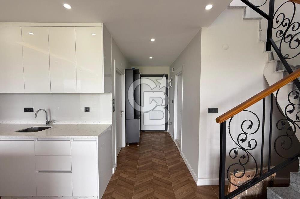 Küçükköy'de Havuzlu Site İçerisinde 4+1 Satılık Villa