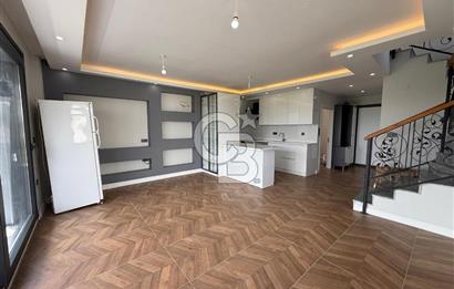 Küçükköy'de Havuzlu Site İçerisinde 4+1 Satılık Villa