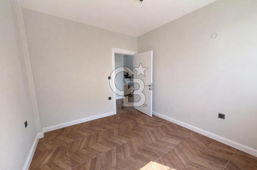 Küçükköy'de Havuzlu Site İçerisinde 4+1 Satılık Villa