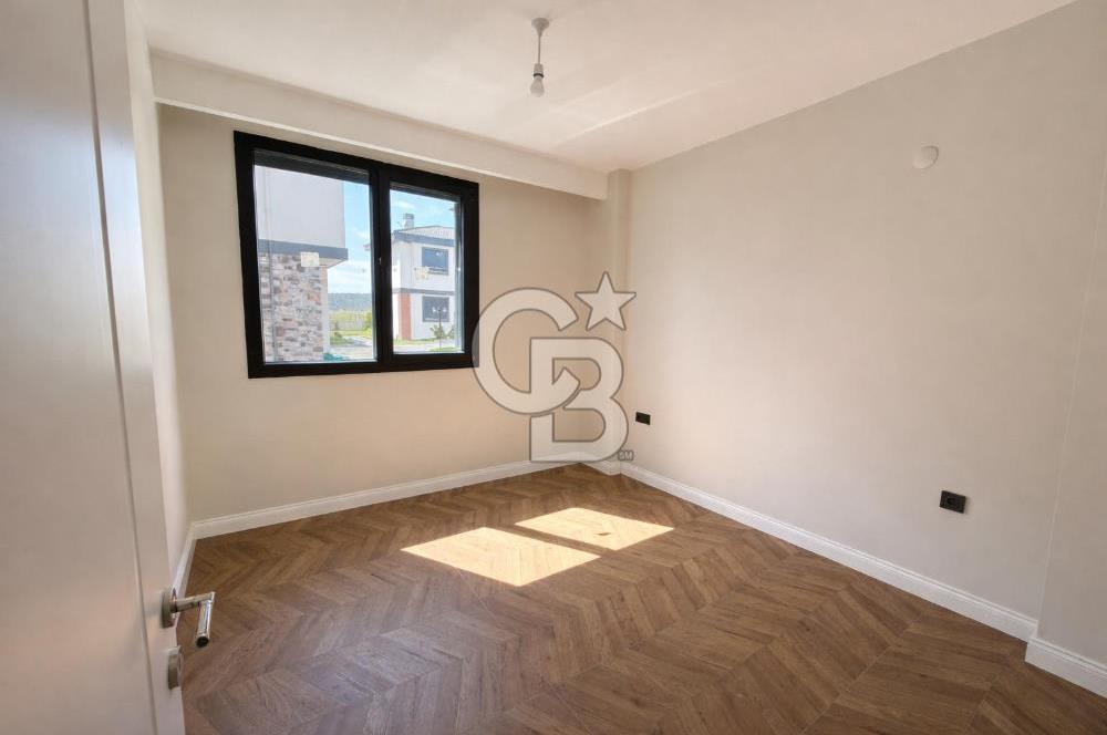 Küçükköy'de Havuzlu Site İçerisinde 4+1 Satılık Villa