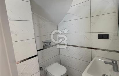 Küçükköy'de Havuzlu Site İçerisinde 4+1 Satılık Villa