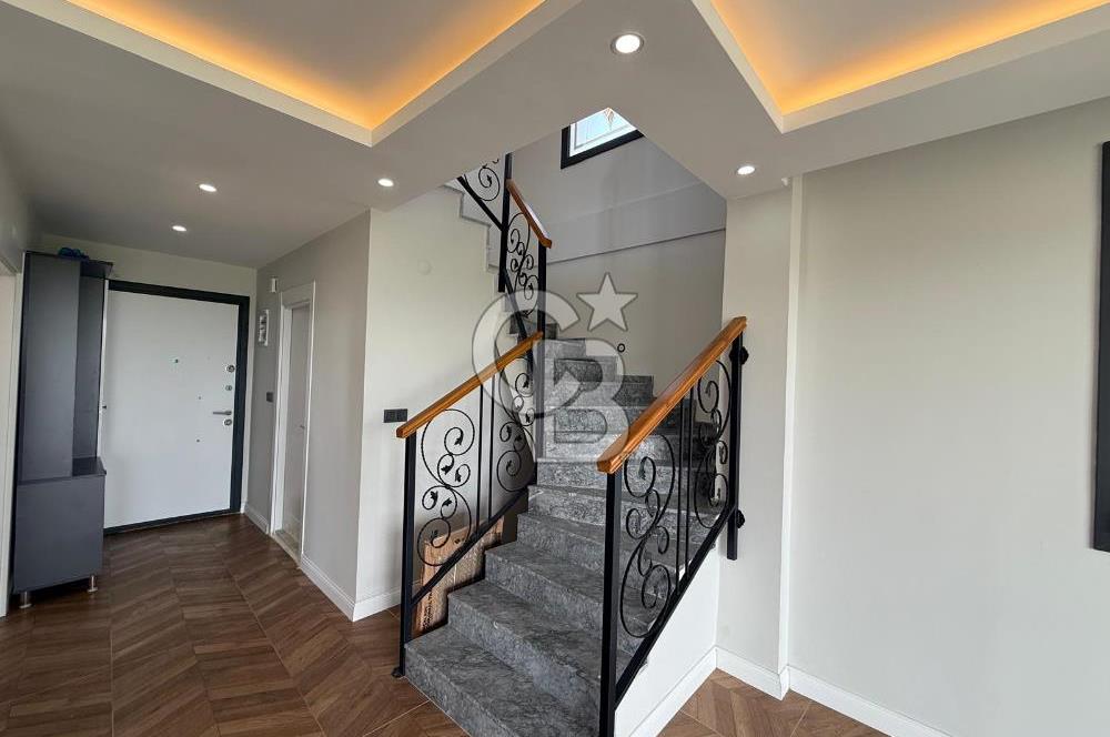 Küçükköy'de Havuzlu Site İçerisinde 4+1 Satılık Villa